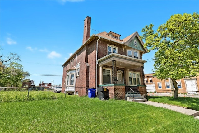 view of front facade featuring a front lawn