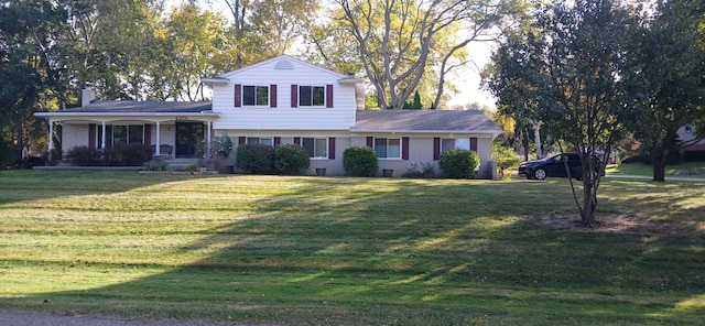 view of front of home featuring a front lawn and covered porch