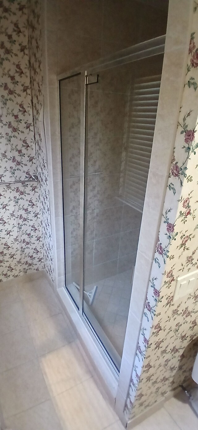 bathroom with walk in shower