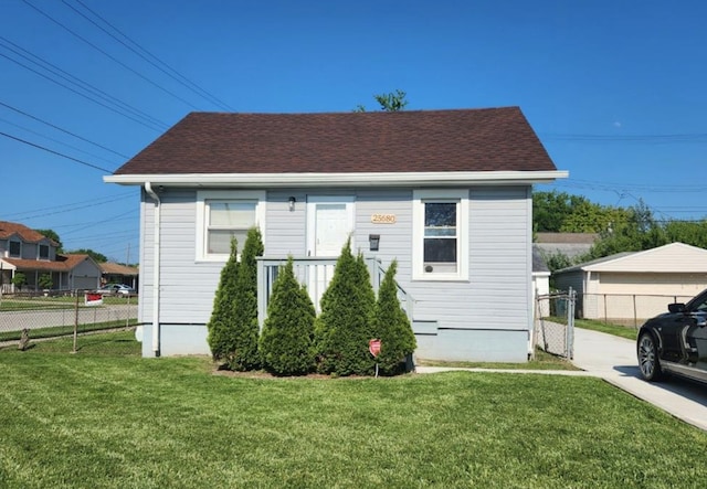 bungalow-style home featuring a front yard