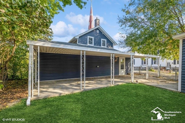 view of front of house with a front yard