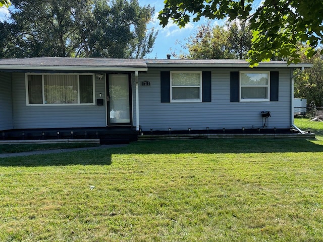 single story home featuring a front lawn