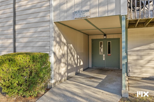 view of property entrance