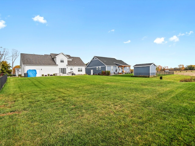 view of yard featuring a storage unit