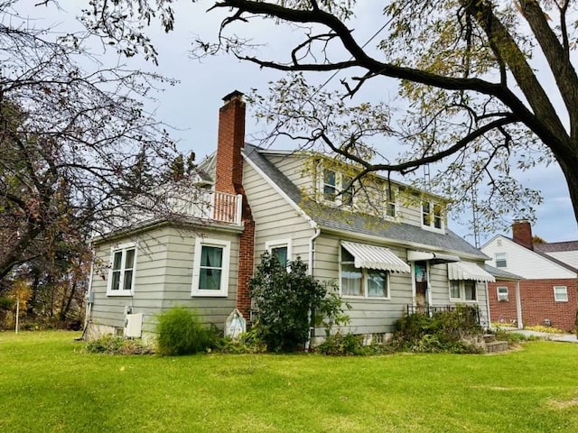 back of house featuring a yard