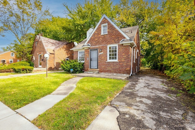 bungalow-style house with a front lawn