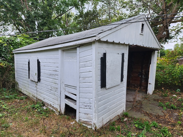 view of outdoor structure