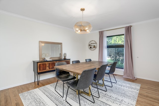 dining room with a chandelier, light hardwood / wood-style floors, and ornamental molding