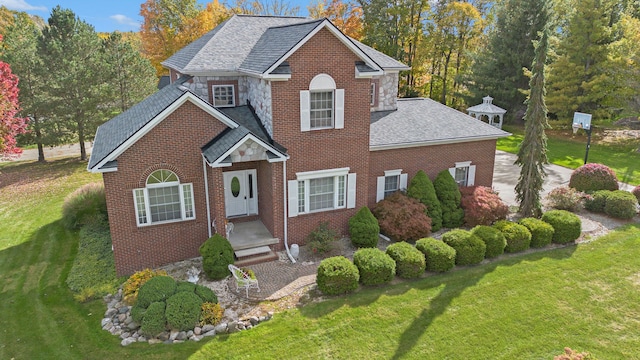 view of front facade with a front lawn