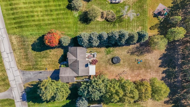 birds eye view of property featuring a rural view