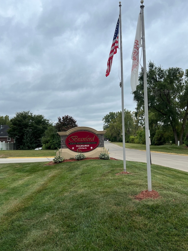 community / neighborhood sign with a lawn