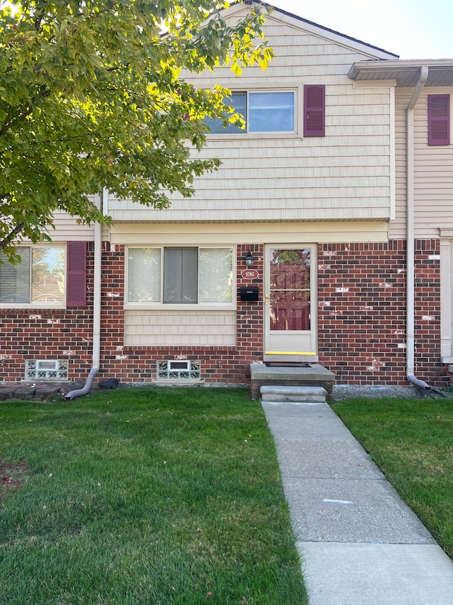 view of front of house with a front lawn