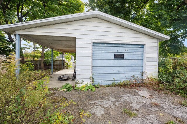 2515 Bagley St, Flint, MI 48504 - garage featuring a detached garage