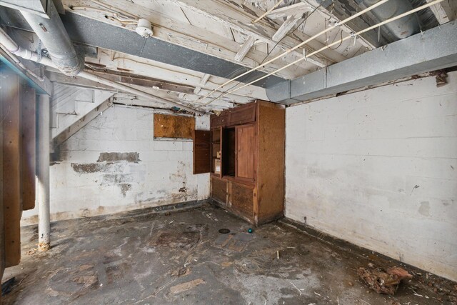 2515 Bagley St, Flint, MI 48504 - view of unfinished below grade area