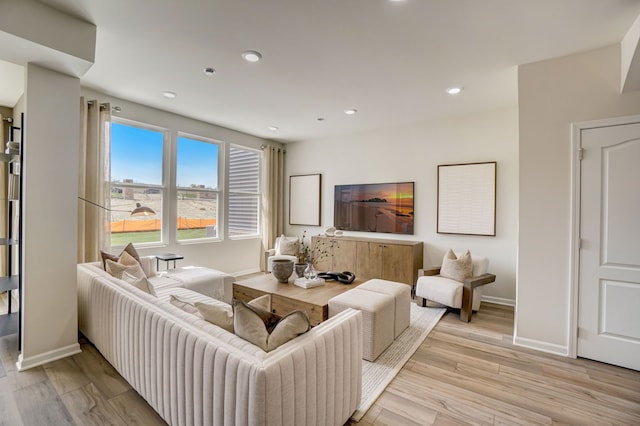 living room featuring light wood-style floors, recessed lighting, and baseboards