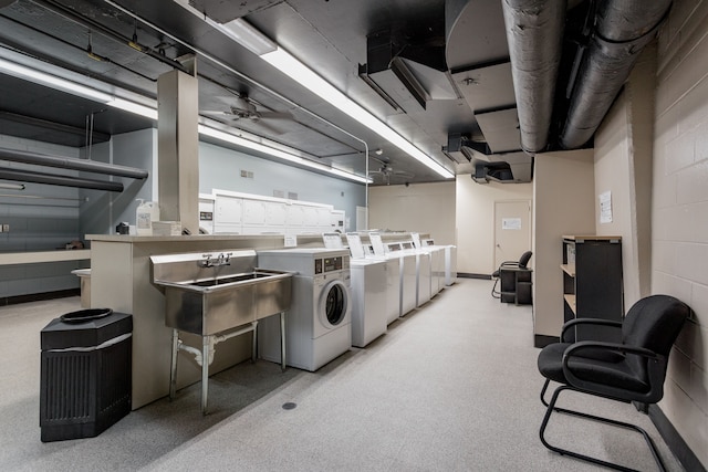 washroom with washing machine and dryer, ceiling fan, and sink