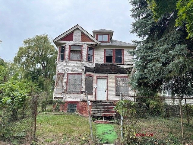 victorian-style house featuring a front yard