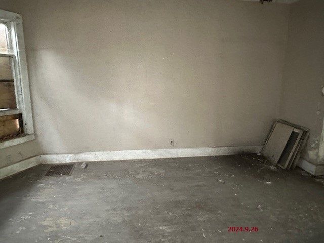 unfurnished room featuring concrete floors