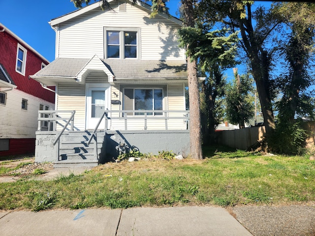 view of front of home with a front lawn