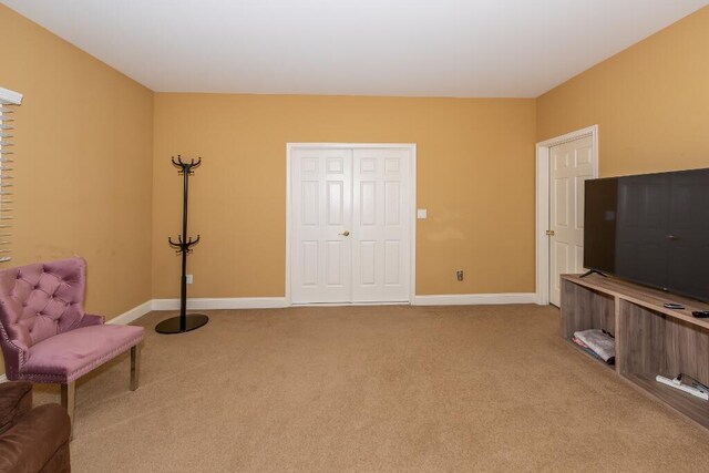 living area with carpet flooring