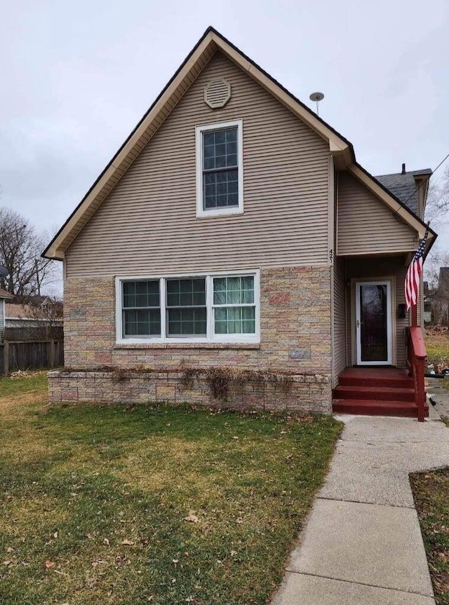 view of front of property with a front yard