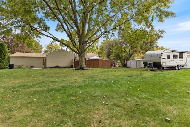 view of yard featuring a storage shed