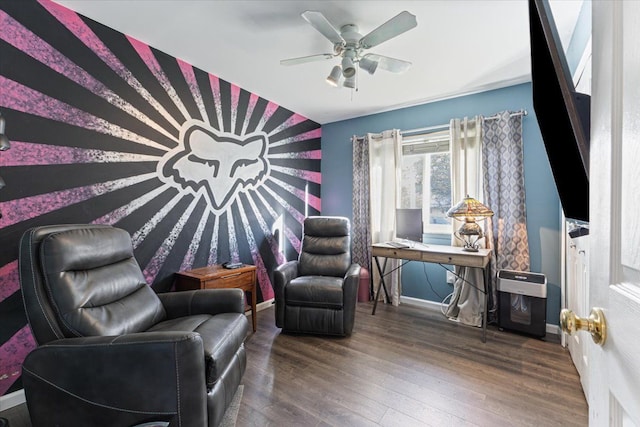 living area featuring dark wood-type flooring and ceiling fan