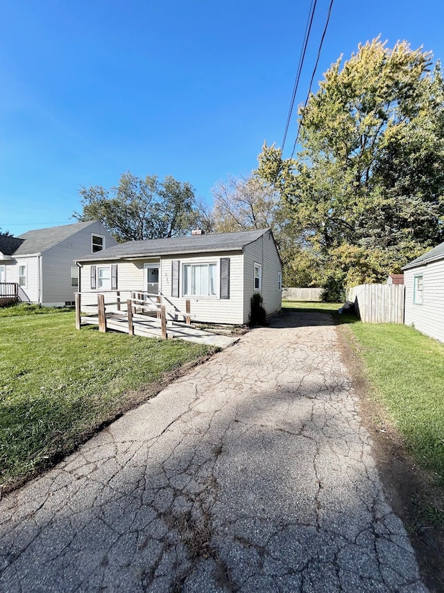 view of front of property with a front lawn