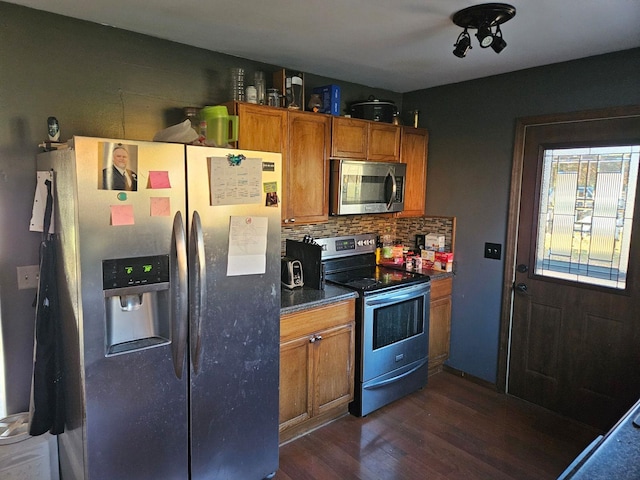 kitchen with tasteful backsplash, stainless steel appliances, and dark hardwood / wood-style floors