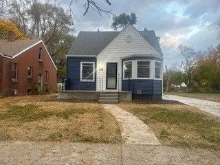 15366 Patton St, Detroit, MI 48223 - view of front of house with driveway