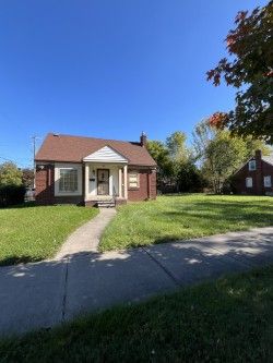 bungalow-style home with a front yard