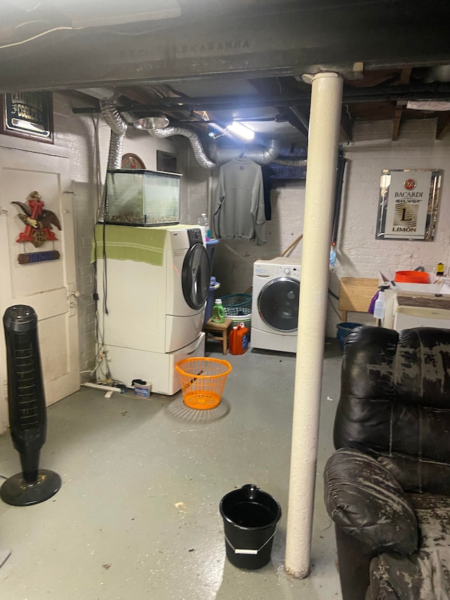 basement featuring washer and dryer