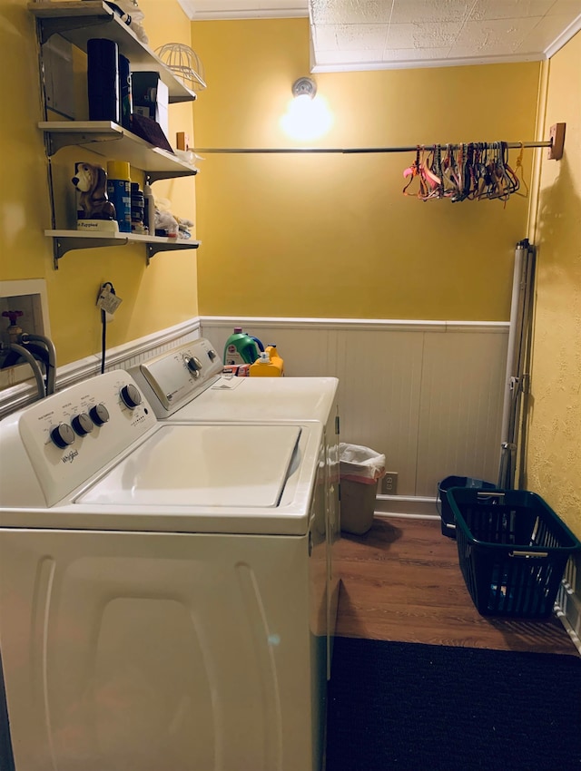 washroom with ornamental molding and washing machine and clothes dryer