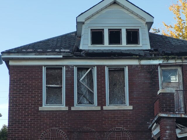 4824 Cortland St, Detroit, MI 48204 - view of side of home with brick siding and a shingled roof