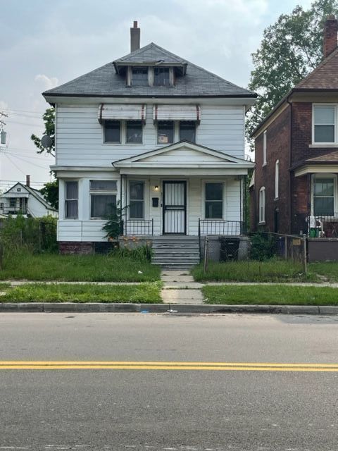 view of front of property featuring a porch