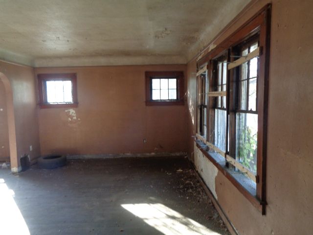 14390 Lappin St, Detroit, MI 48205 - unfurnished room featuring arched walkways