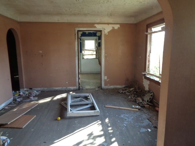 14390 Lappin St, Detroit, MI 48205 - spare room featuring arched walkways