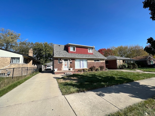 view of front of house with a front lawn