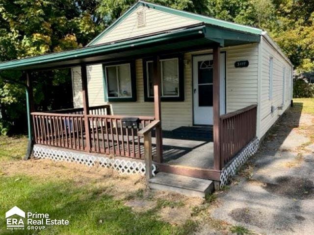 view of front of house featuring covered porch