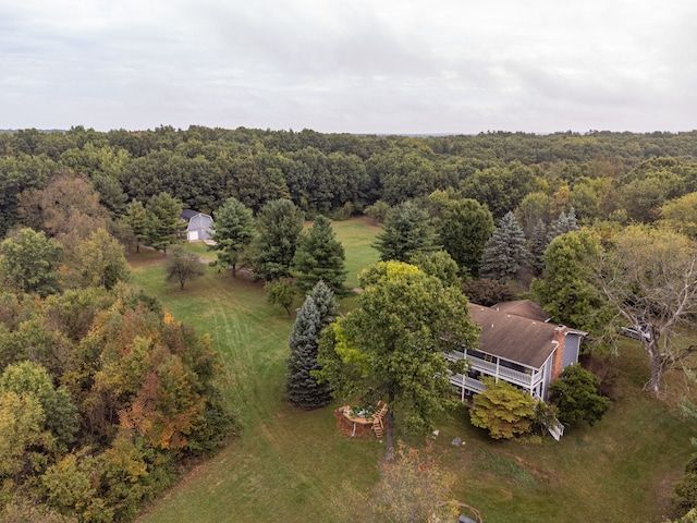 birds eye view of property featuring a forest view