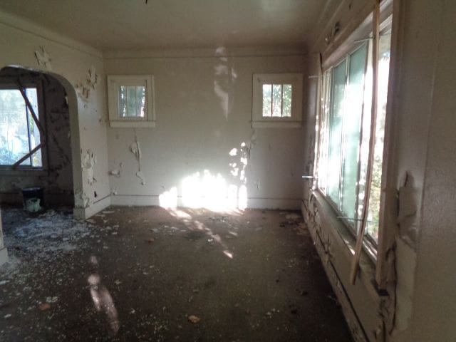 14531 Lappin St, Detroit, MI 48205 - empty room with plenty of natural light and arched walkways