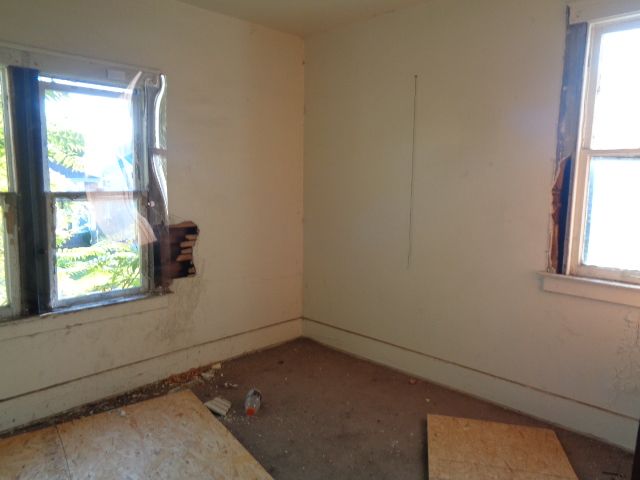 14531 Lappin St, Detroit, MI 48205 - empty room featuring healthy amount of natural light