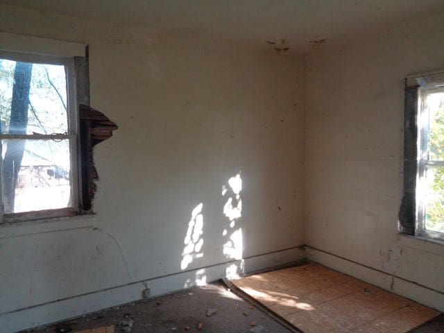14531 Lappin St, Detroit, MI 48205 - empty room with plenty of natural light