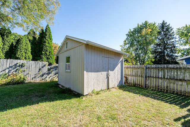 view of outdoor structure with a yard