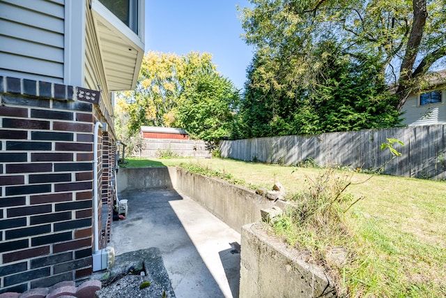 view of yard featuring a patio area