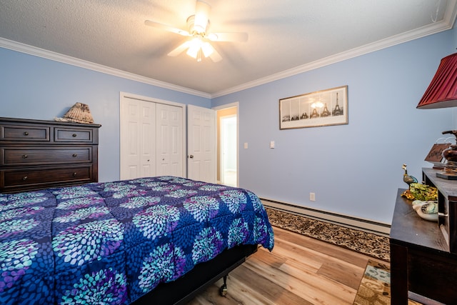 bedroom with ceiling fan, a baseboard radiator, light hardwood / wood-style flooring, crown molding, and a closet