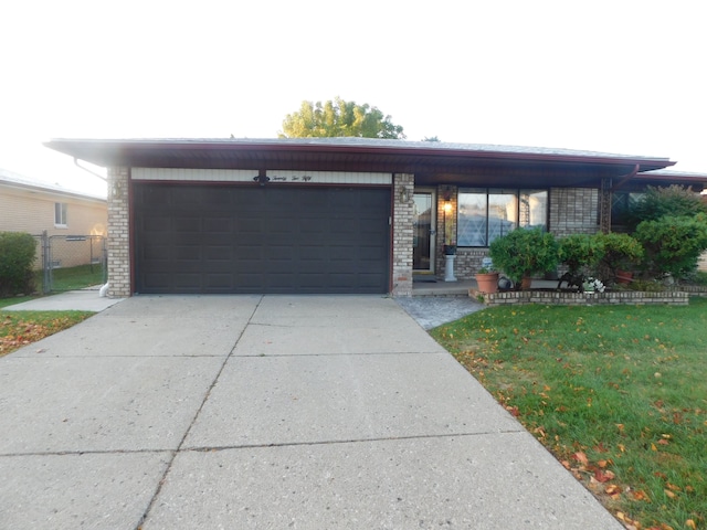 view of front facade featuring a front yard and a garage