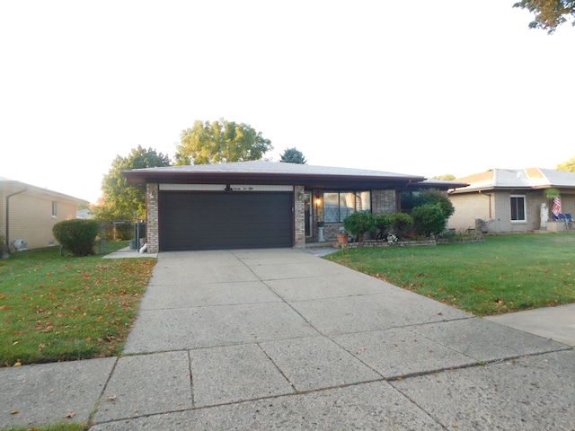 view of front facade with a garage and a front yard