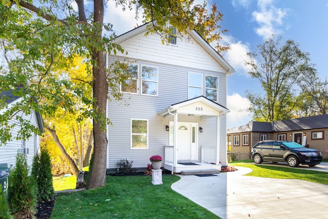 view of front facade with a front lawn