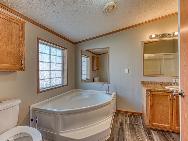 bathroom with a textured ceiling, vaulted ceiling, crown molding, hardwood / wood-style flooring, and a bathing tub